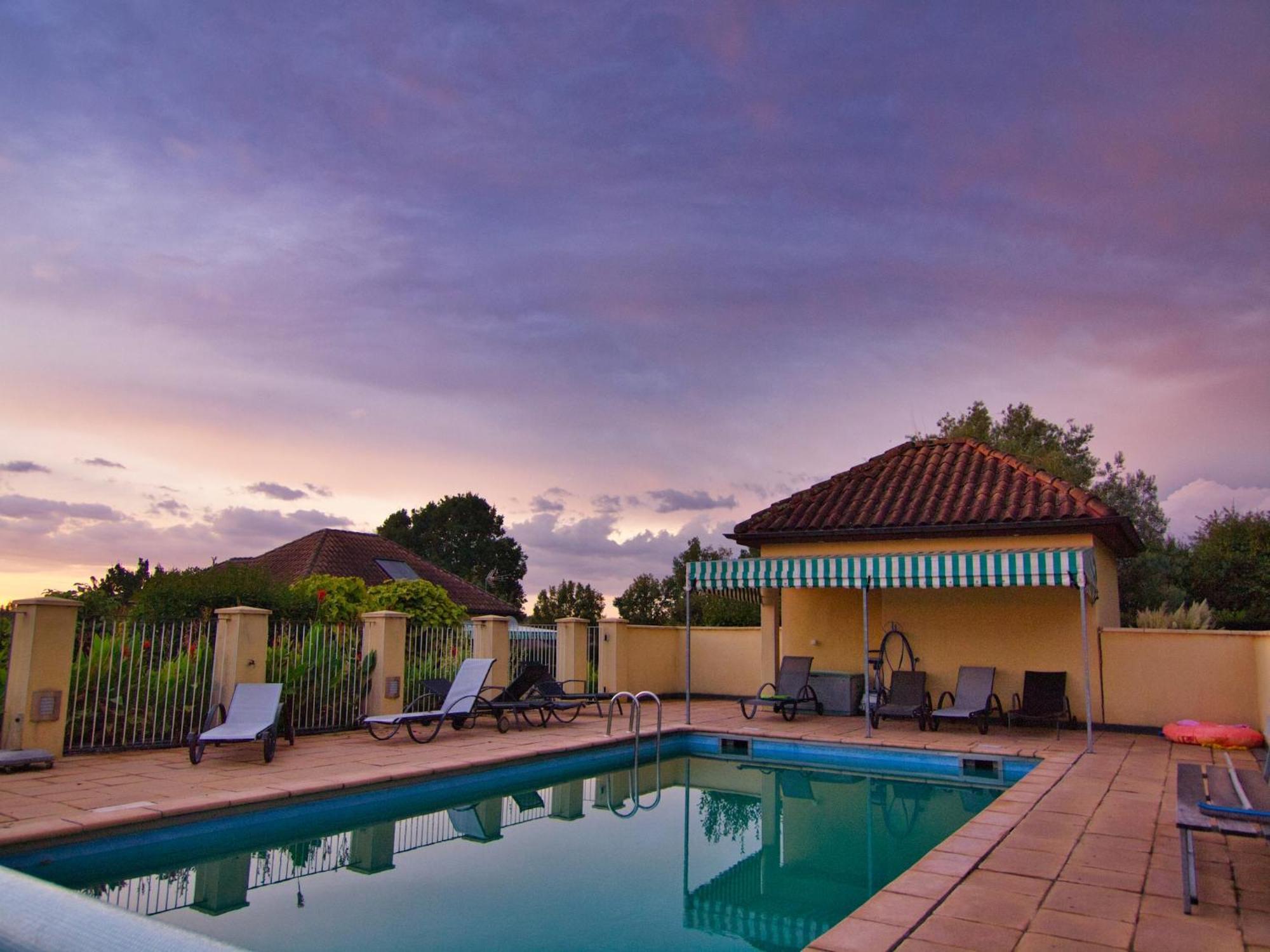 Modern Holiday Home In Aquitaine Saint-Nexans المظهر الخارجي الصورة